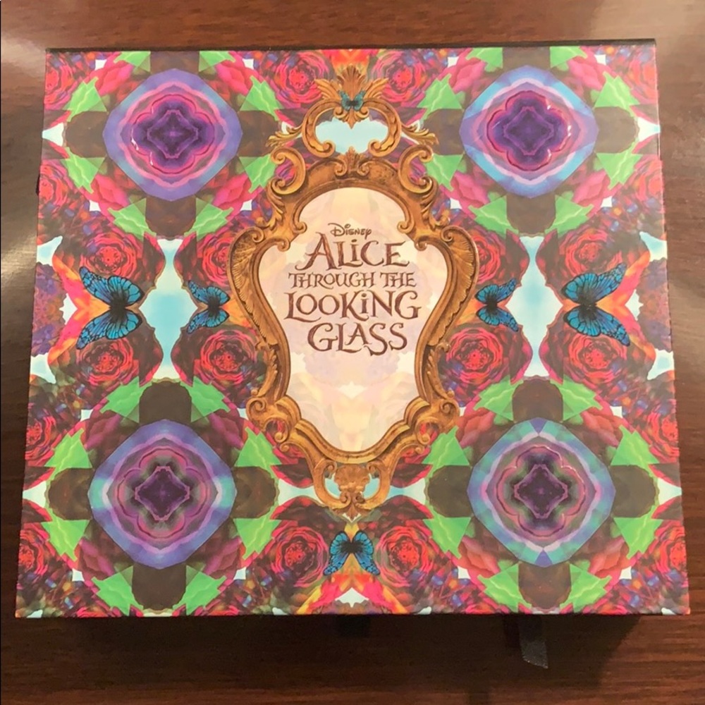 Urban Decay Alice In Wonderland Pallett